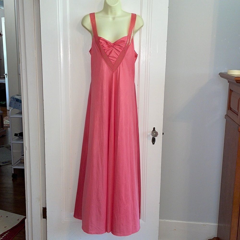 Vtg 70s‎ Formfit Rogers salmon pink lace nightgown
